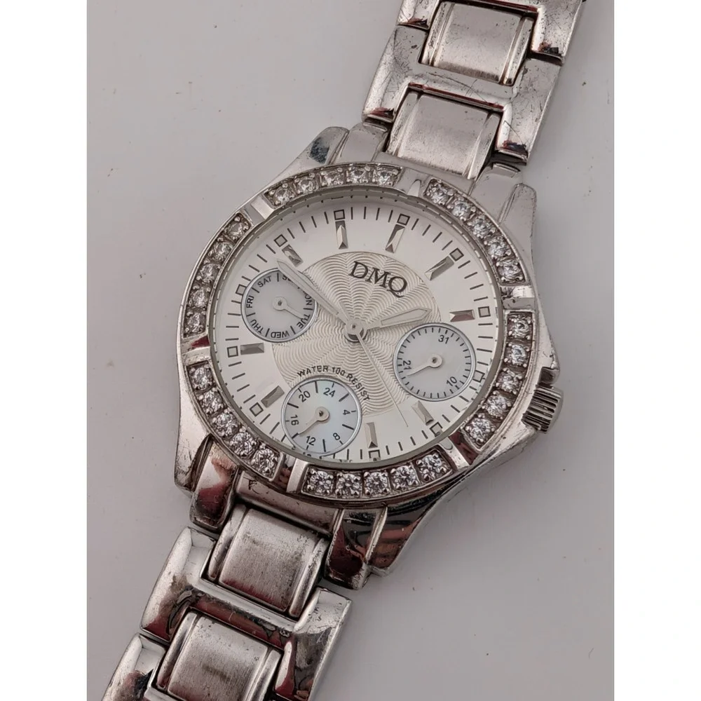 DMQ‎ DQ/1067 Womens Watch 33mm Silver Crystals Bracelet 6.5